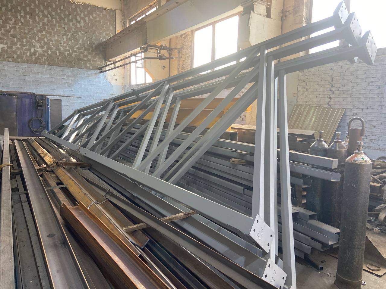 Фермы металлоконструкций: расчет, изготовление и поставка стальных ферм по проекту