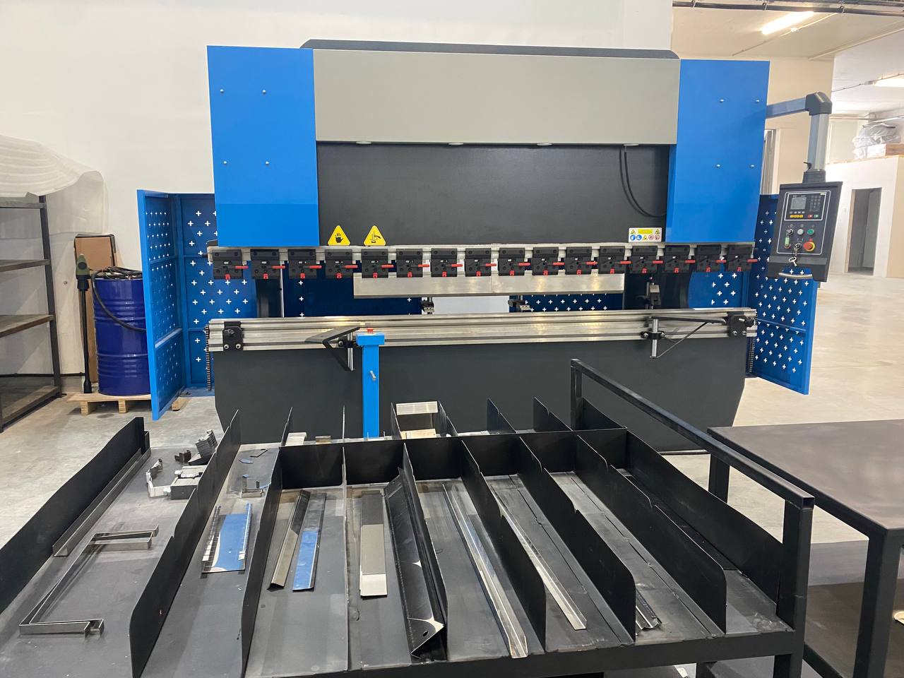 Гибка листового металла: виды, методы и услуги нашей компании