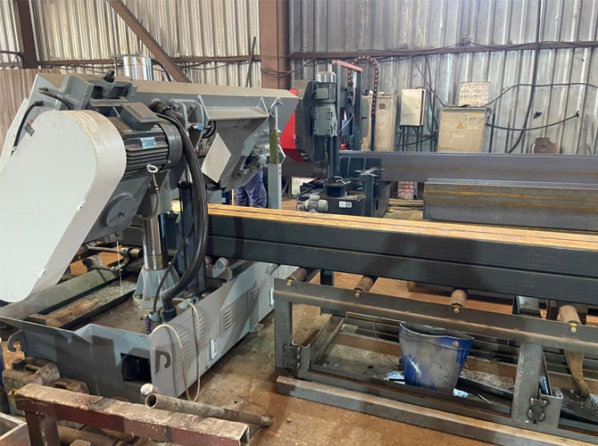 Резка профильной трубы ленточной пилой на заказ | Лентопильная резка профильных труб в размер в Москве