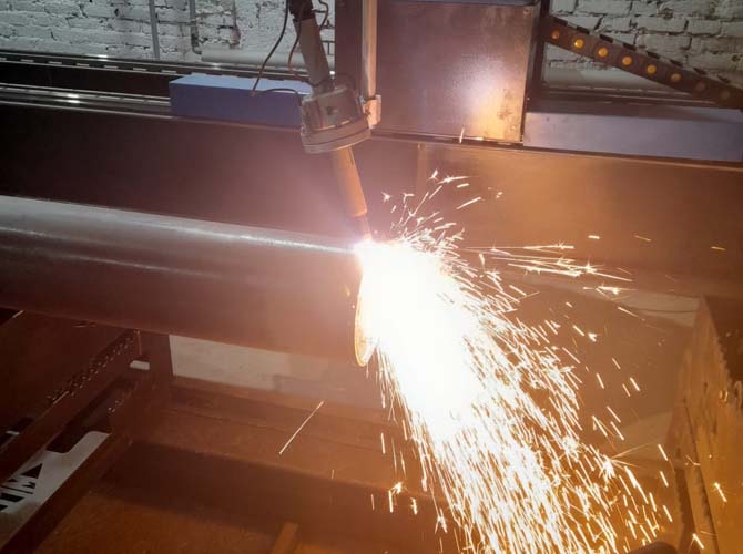 Плазменная резка на трубах с ЧПУ | 3D плазменная резка трубного проката на заказ