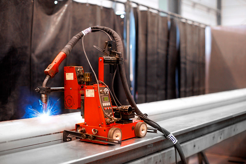 Сравнение автоматической и полуавтоматической сварки металлоконструкций