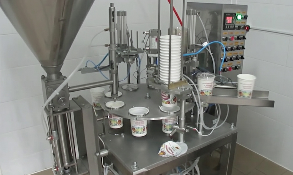 Установка упаковки в пластиковый стакан